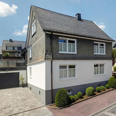 Feldmann Auf Der Mauer *