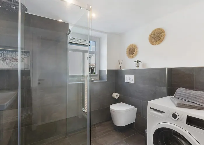 Feldmann Auf Der Mauer *